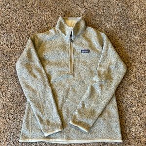 Grey 1/2 zip Patagonia sweatshirt